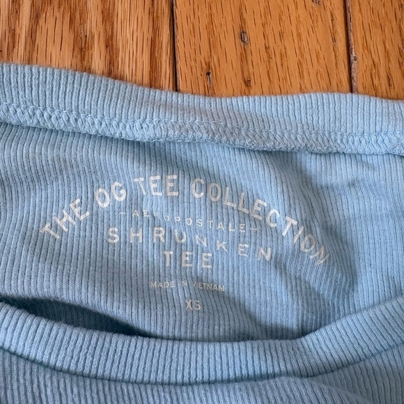 Tight fitted top - Picture 3 of 3